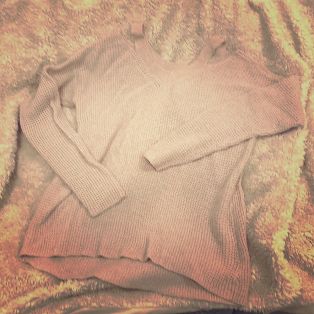 Fun baby pink sweater shoulder cutout detail!😉